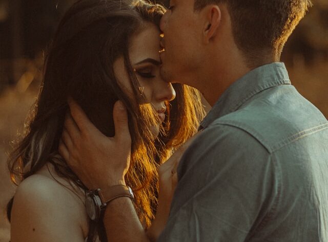 Bezpieczeństwo emocjonalne w sieci: Jak budować zaufanie bez spotkania?