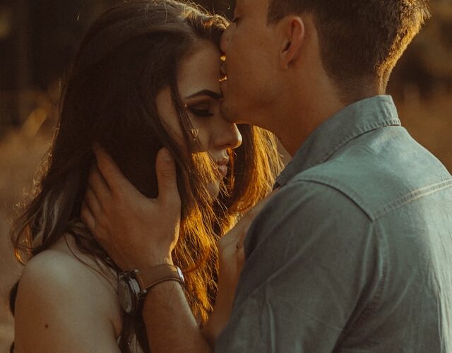 Znaczenie psychologii czasu – kiedy odpowiedź po godzinach oznacza grę, a kiedy brak zainteresowania